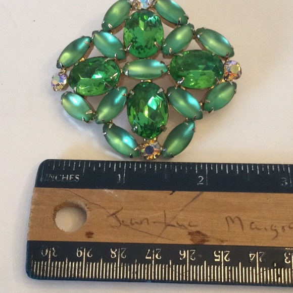 Vintage green rhinestone brooch - Picture 4 of 4